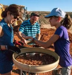 Tareas de la recuperarción de los restos en La Riba. /ASRD