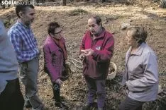 El objetivo del micoturismo es que los visitantes encuentren en el bosque un espacio para disfrutar y para conocer y respetar el monte. Carmen de Vicente
