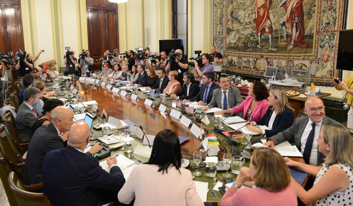 Jesús Julio Carnero, (primero dcha.), esta tarde en el Consejo Consultivo de Agricultura. 