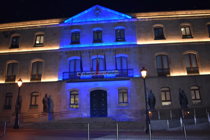 La Diputación se ilumina de azul turquesa para apoyar el día Mundial de la Dislexia