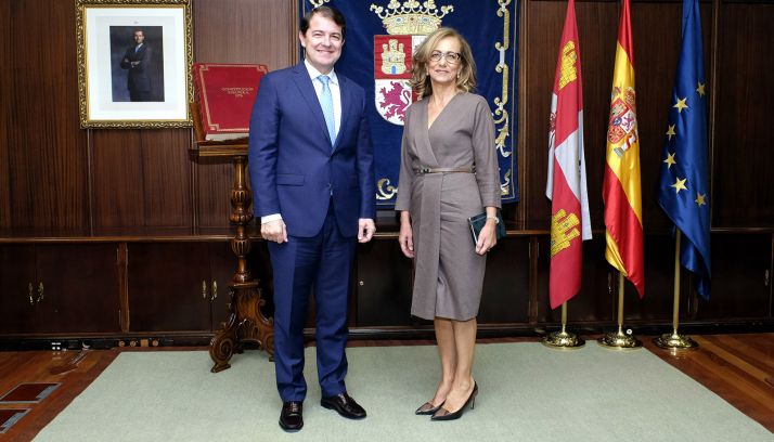 Alfonso Fernández Mañueco y Lourdes Rodríguez este lunes. /Jta.