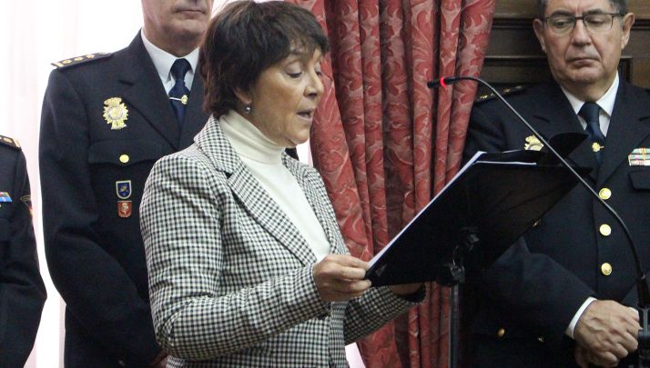 Mercedes Martín en la toma de posesión del nuevo comisario de Soria. 