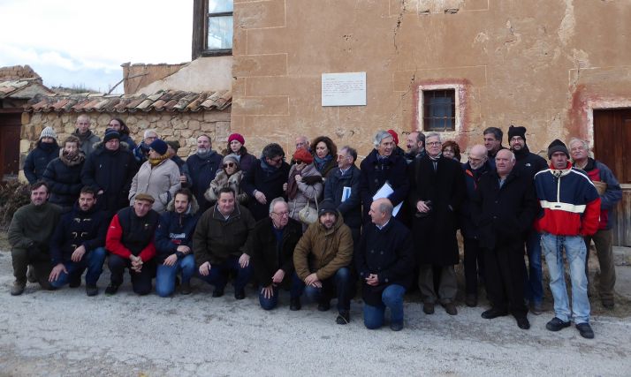 Asistentes a un homenaje a Rohmer en Navapalos. 