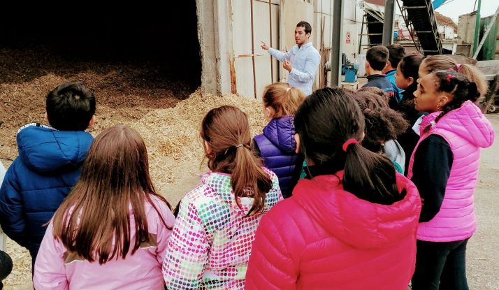 Alumnos de Trilema Soria se interesan por la central de Rebi