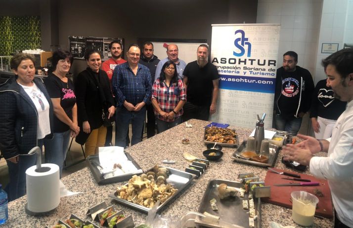 Una veintena de cocineros actualiza conocimientos ante el inicio de la XII Semana de la Tapa Micológica