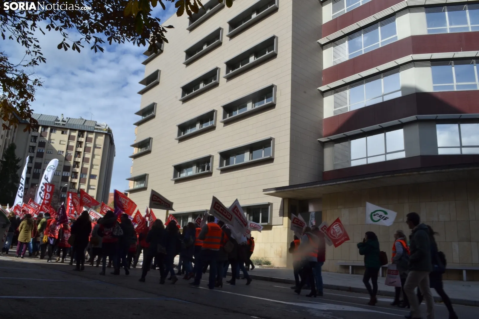 Una imagen de la concentración ante la sede de la Junta en la capital soriana. /SN