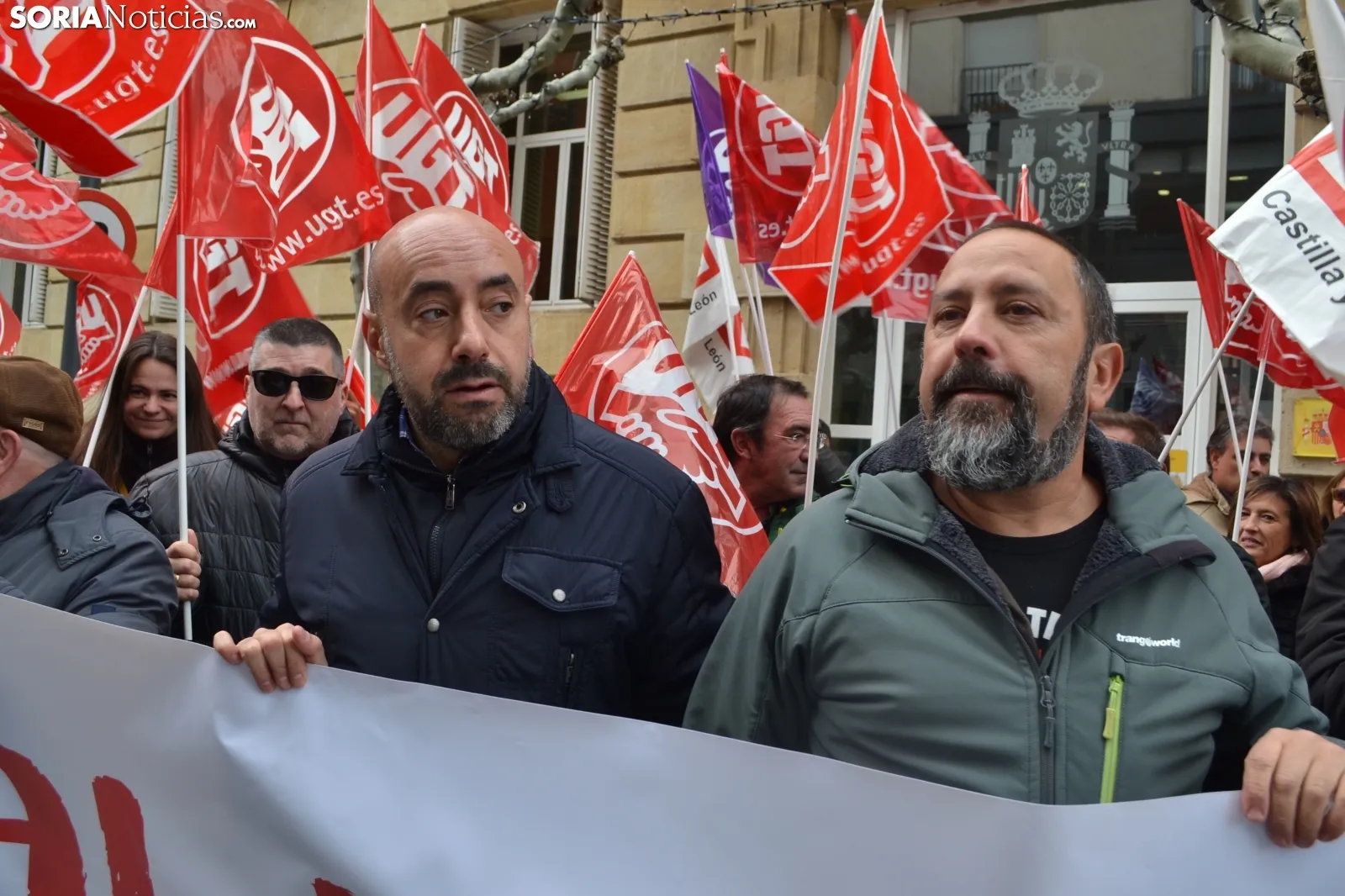 Óscar Lobo (izda.) y Javier Moreno, en la concentración de este miércoles. /SN
