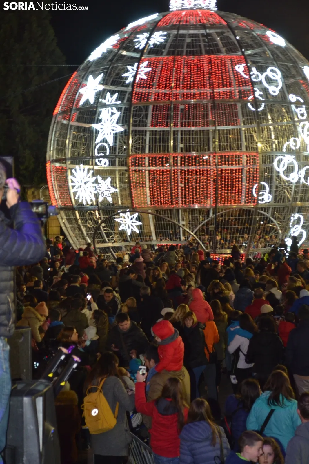 Una imagen de la apertura del tiempo navideño este viernes. /SN
