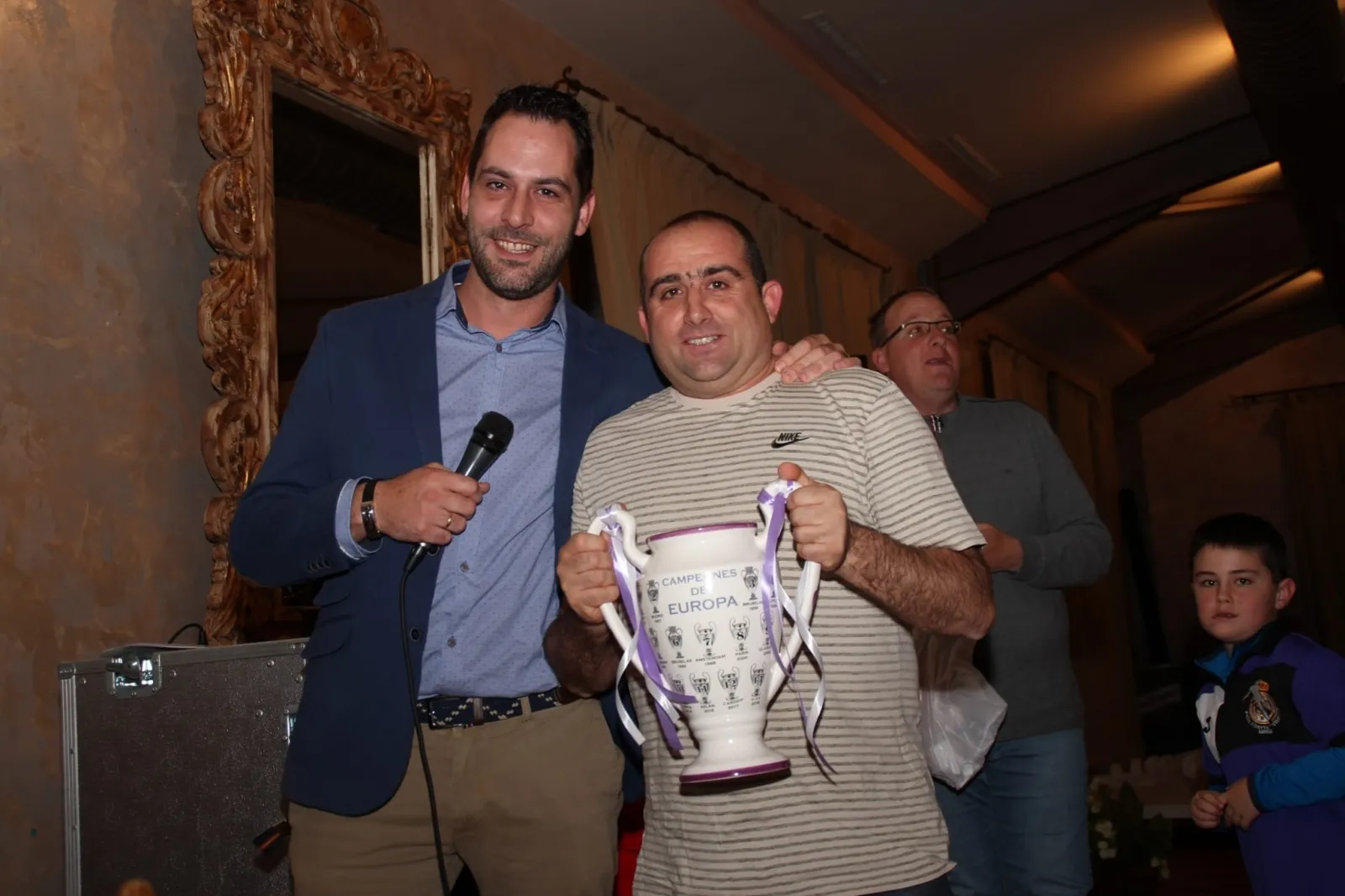 Foto 2 - La Pe&ntilde;a Madridista Alberto Vitoria de &Aacute;greda nombra socio de honor a Antonio Ruiz