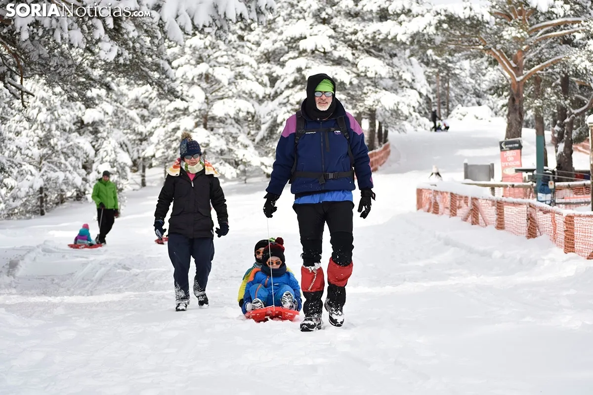 Primer día de nieve en Santa Inés.