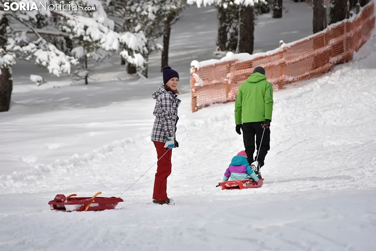 Primer día de nieve en Santa Inés.