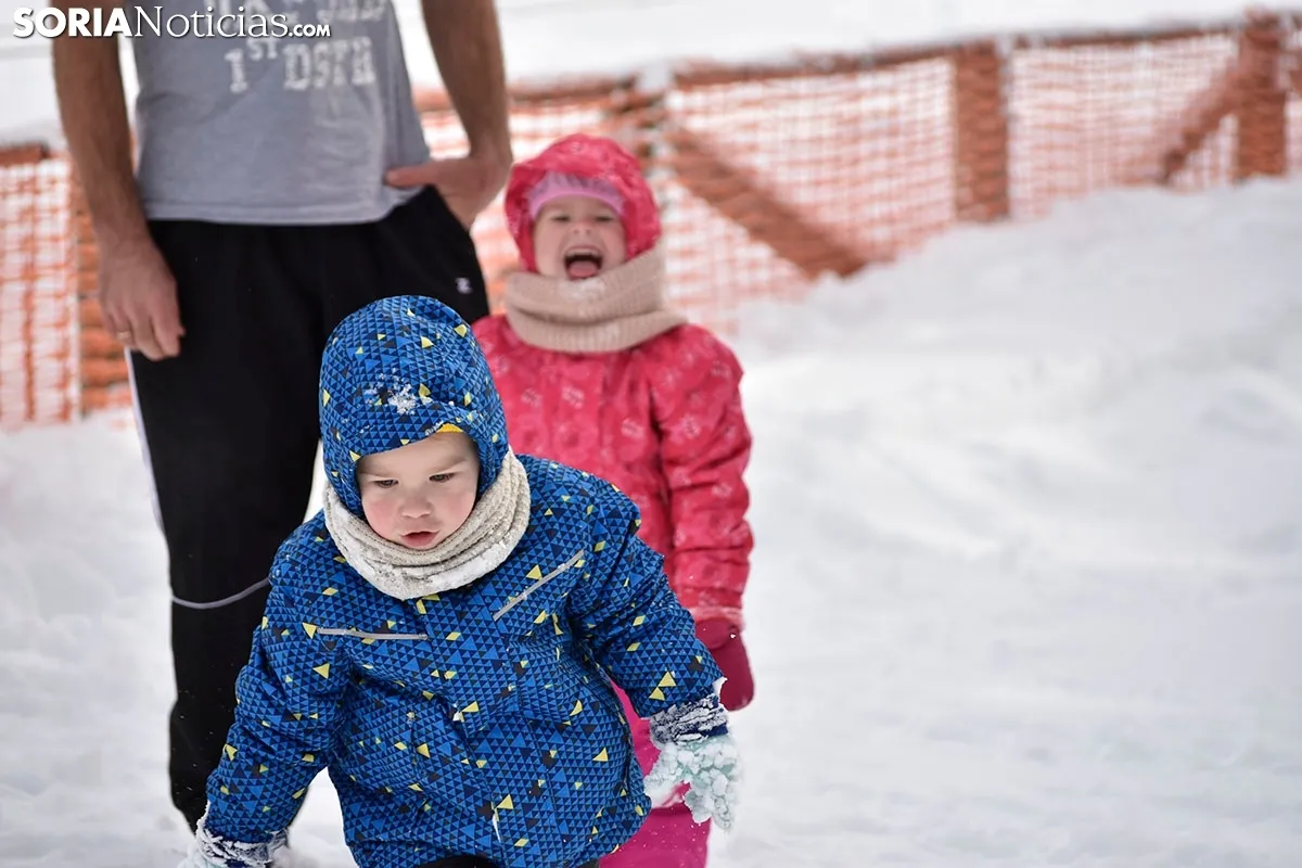 Primer día de nieve en Santa Inés.