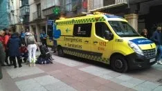 Los servicios sanitarios tras acudir al lugar del accidente. /SN