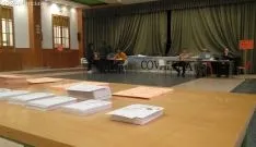 Colegio electoral de Covaleda, en el salón de actos municipal. /SN