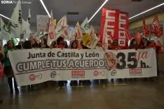 Una imagen de la concentración ante la sede de la Junta en la capital soriana. /SN