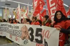 Una imagen de la concentración ante la sede de la Junta en la capital soriana. /SN