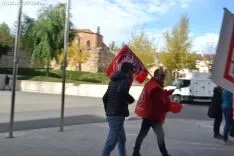 Una imagen de la concentración ante la sede de la Junta en la capital soriana. /SN