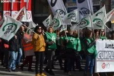 Una imagen de la concentración ante la sede de la Junta en la capital soriana. /SN
