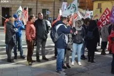 Una imagen de la concentración ante la sede de la Junta en la capital soriana. /SN