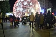 Una imagen de la apertura del tiempo navideño este viernes. /SN