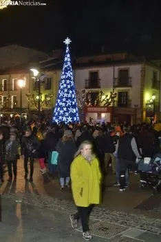 Una imagen de la apertura del tiempo navideño este viernes. /SN