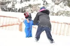 Primer día de nieve en Santa Inés.
