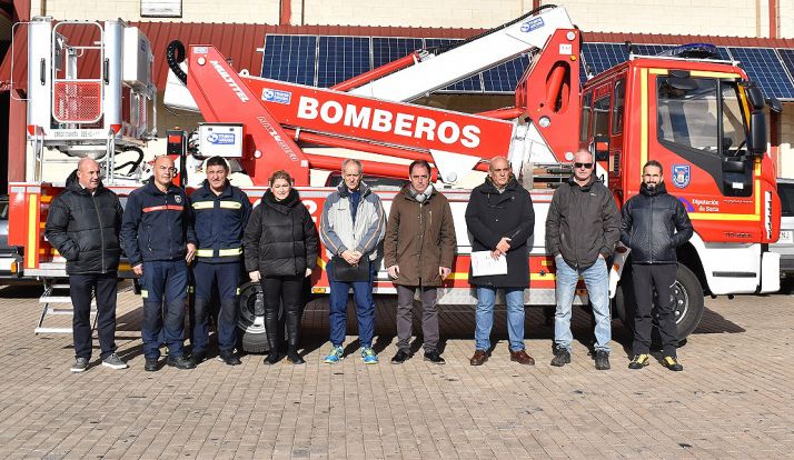 El presidente de la Diputación, con responsables de la institución y los cinco jefes de parque de la provincia. /Dip