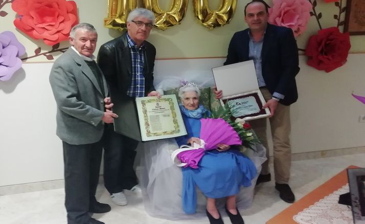 La centenara en su homenaje. /Dip.