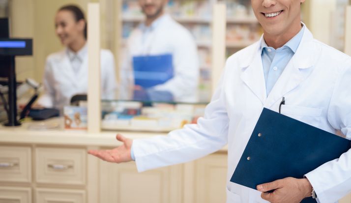 Las farmacias inician la educación sanitaria sobre distintas patologías para reforzar la atención a pacientes y la detección precoz 