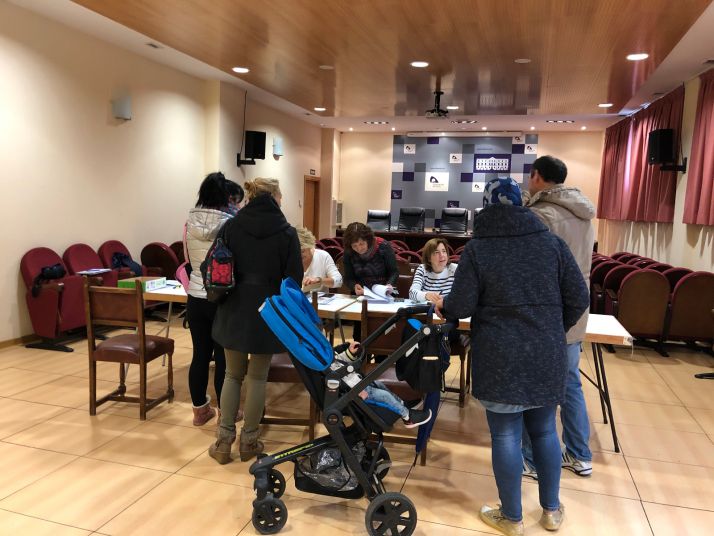 Diputación comienza a entregar las tarjetas del cheque bebé 