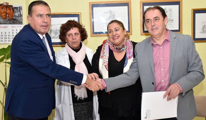 Barrio (izda.), Andrés, De Gregorio y Serrano tras la firma del acuerdo. /SN