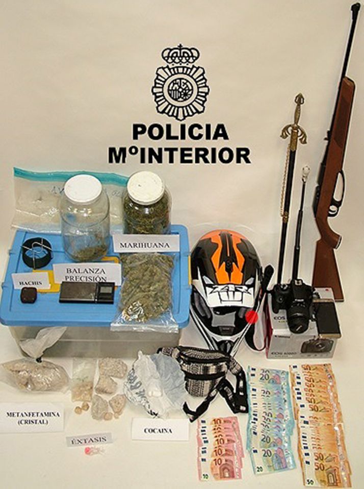 Efectos y dinero incautados en la Operación Trompo. /CNP 