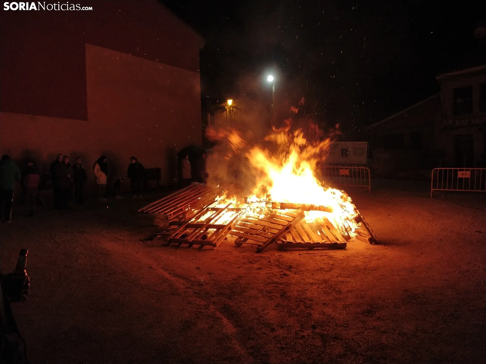 Foto 12 - Golmayo celebra Santa B&aacute;rbara al calor de la hoguera