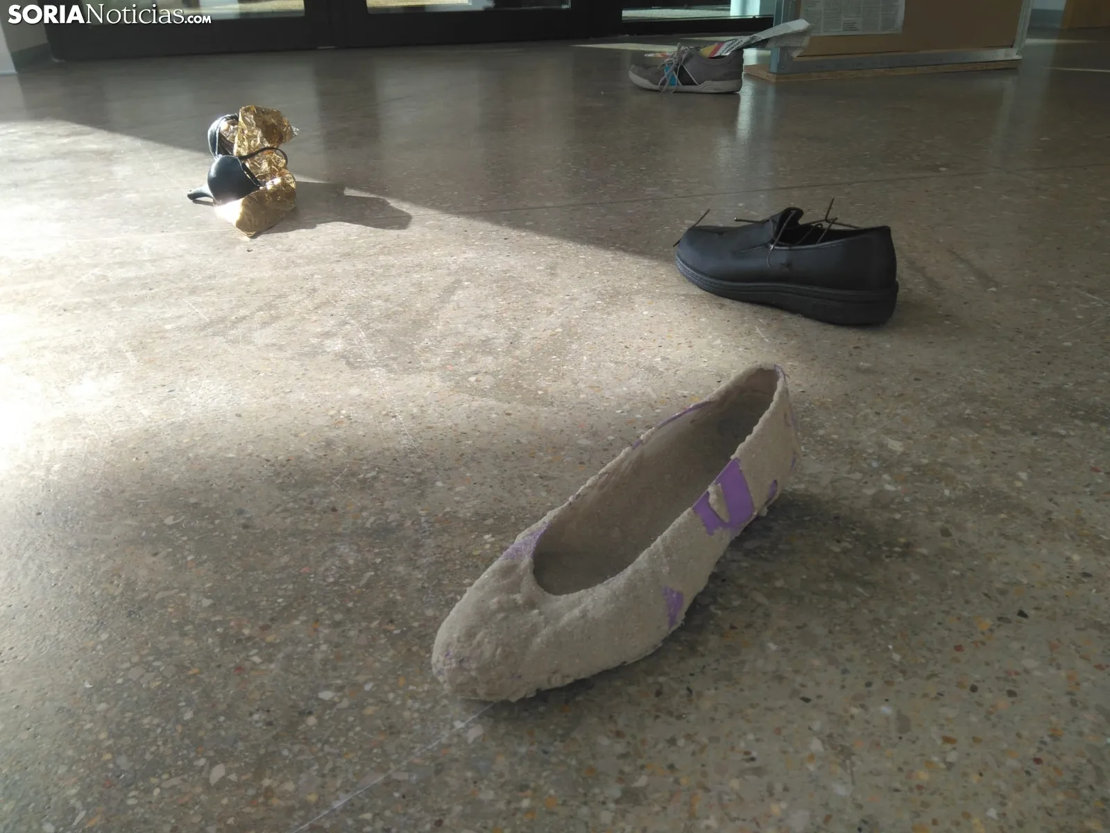 Instalación artística 'Un viaje en sus zapatos'. 