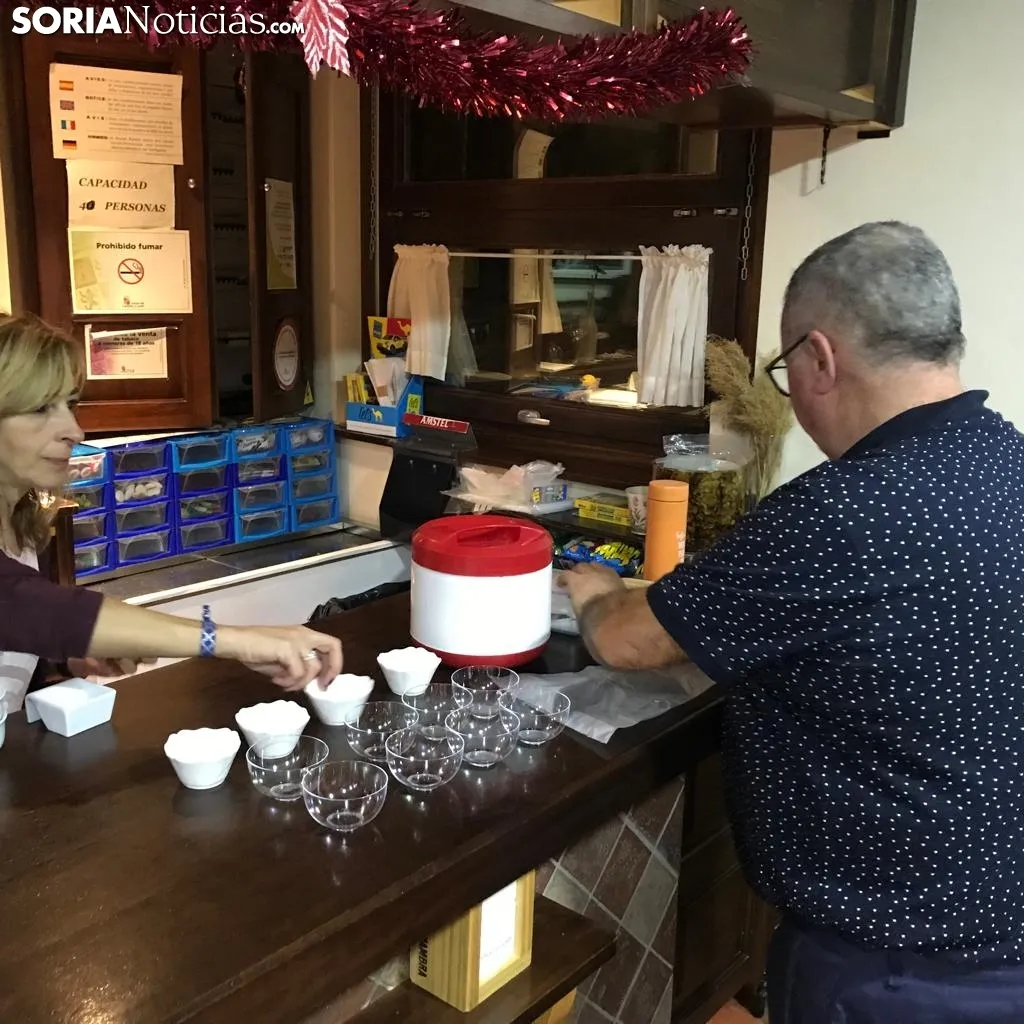 Goyo Miguel prepara su plato estrella.