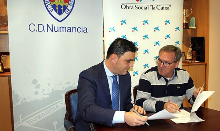 Martínez y Rubio durante la rúbrica del convenio. /CDN