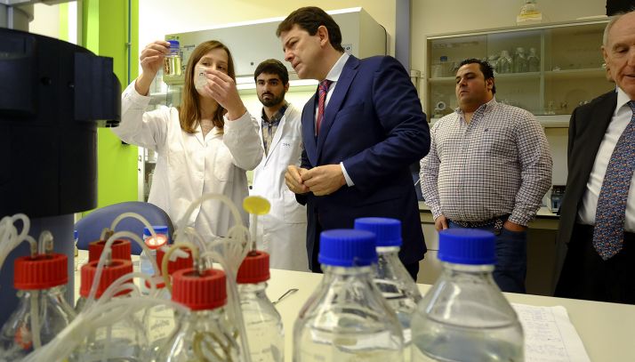 Mañueco en su visita al Centro de Automatización, Robótica y Tecnologías de la Información y la Fabricación. /Jta.