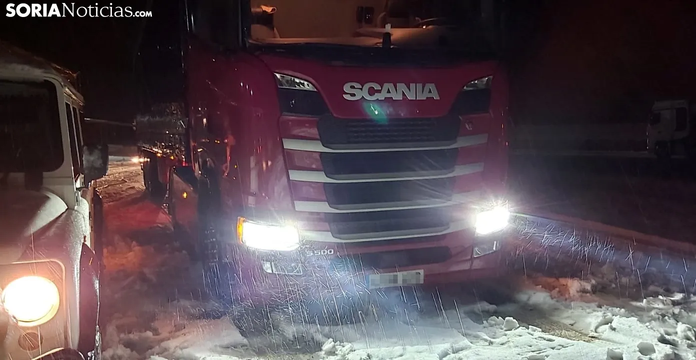 Problemas esta noche en un aparcamiento de camiones frente a la gasolinera de Ágreda. /SN