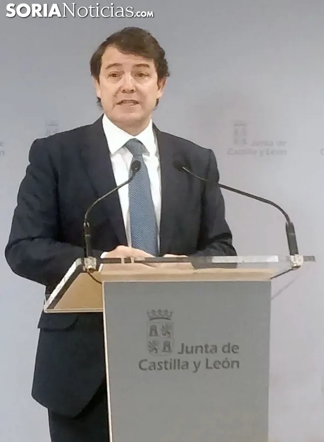 Fernádez Mañueco en su comparecencia ante los medios informativos en la 'Colmena'. /SN