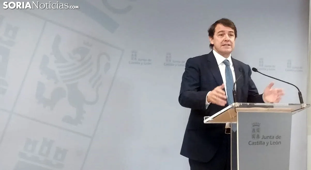 Fernádez Mañueco en su comparecencia ante los medios informativos en la 'Colmena'. /SN