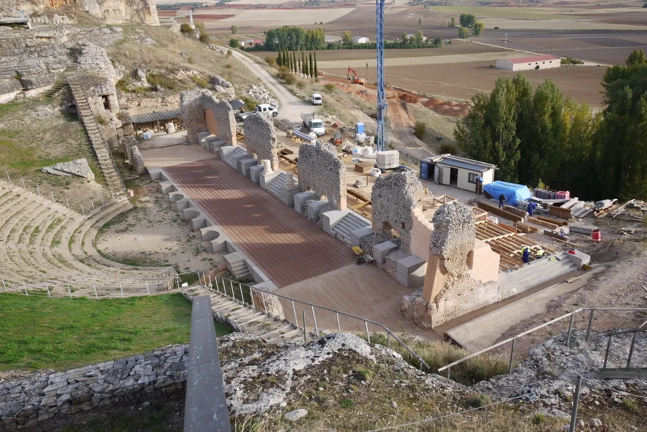 Foto 2 - La restauraci&oacute;n del teatro romano de Clunia, prevista para marzo de 2020