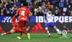 Foto 4 - El Numancia se mete en un charco en la Romareda (1-0)