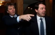 El presdente de la Junta en su visita al consistorio capitalino. /SN