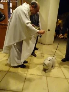 Una imagen de la bendición de este viernes en la parroquia de Santa Bárbara. /SN