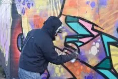 Grafiteros llenando de color la pista de Skate.