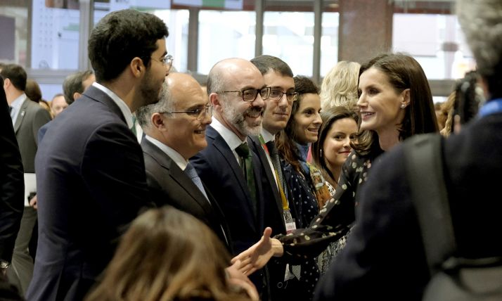 El consejero de Cultura Javier Ortega frente a Doña Letizia este miércoles. /Jta.