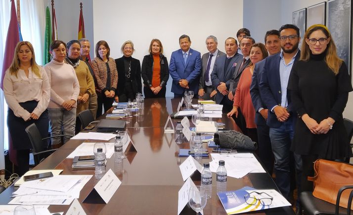 La consejera, al fondo, con la delegación ecuatoriana. /Jta.