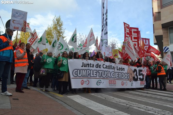 Una concentración de funcionarios regionales en la capital soriana. /SN