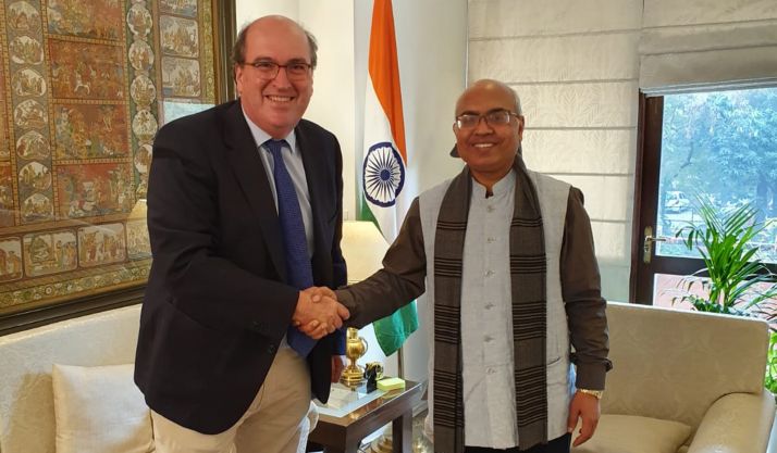 El director de Políticas Culturales con el director del Indian Council de Kerala. /Jta.