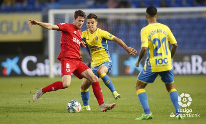 El jugador, en un partido con la camiseta rojilla. 